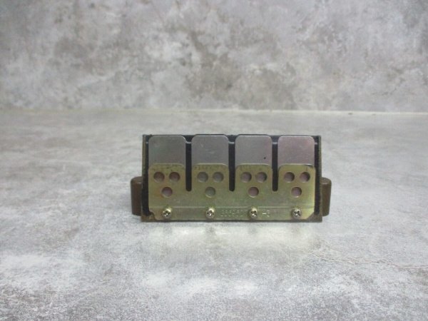 Блок лепестковых клапанов (REED BLOCK ASSY) 855952T3